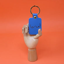 Afbeelding in Gallery-weergave laden, Boob sleutelhanger cornflower