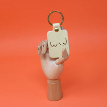 Afbeelding in Gallery-weergave laden, Boob sleutelhanger cream