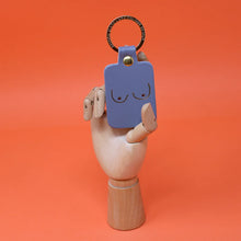 Afbeelding in Gallery-weergave laden, Boob sleutelhanger lilac grey