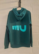 Afbeelding in Gallery-weergave laden, Achterkant van de FOMU Hoodie - Stanley en Stella Cruiser 2.0