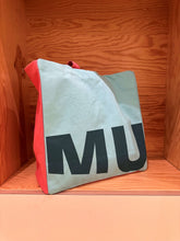 Afbeelding in Gallery-weergave laden, FOMU beachbag achterzijde