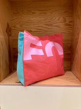 Afbeelding in Gallery-weergave laden, FOMU beachbag zijaanzicht