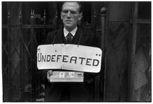 Afbeelding in Gallery-weergave laden, Foto van Henri Cartier-Bresson uit zijn boek The other coronation