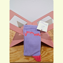 Afbeelding in Gallery-weergave laden, FOMU sokken paars en roze.