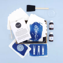 Afbeelding in Gallery-weergave laden, DIY Cyanotype kit postcards