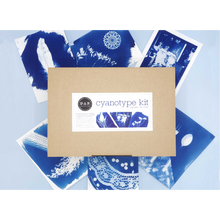 Afbeelding in Gallery-weergave laden, DIY Cyanotype Kit - Maak Je Eigen Blauwdrukken | 19e Eeuws Fotografisch Proces FOMU