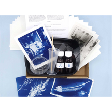 Afbeelding in Gallery-weergave laden, DIY Cyanotype Kit - Maak Je Eigen Blauwdrukken | 19e Eeuws Fotografisch Proces FOMU