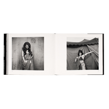 Afbeelding in Gallery-weergave laden, Susan Meiselas - Carnival Strippers