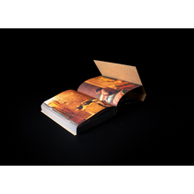Afbeelding in Gallery-weergave laden, Opengeslagen boek The beds I slept in, met een foto van iemand die aan een tafel zit