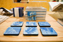 Afbeelding in Gallery-weergave laden, 4 Onderzetters Set FOMU - Early Gaze 19e Eeuwse Fotografie | Kathedraal Iguanodon Fox Talbot Khnopff