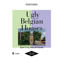 Afbeelding in Gallery-weergave laden, Cover van Ugly Belgian Houses van Hannes Coudenys, met een foto van een bakstenen huis achter twee gesnoeide bomen.