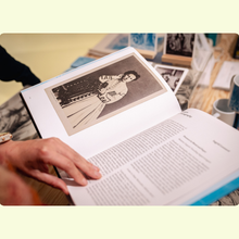 Afbeelding in Gallery-weergave laden, (c) Tom Cornille - inkijk in boek Early Gaze