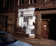 Afbeelding in Gallery-weergave laden, Shimon Attie&#39;s Writing on the Wall